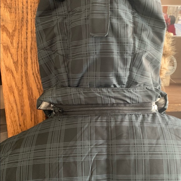 Cute Insulated Vest Size by “Precision Mountainwear”    Size L    NWT - Picture 8 of 13